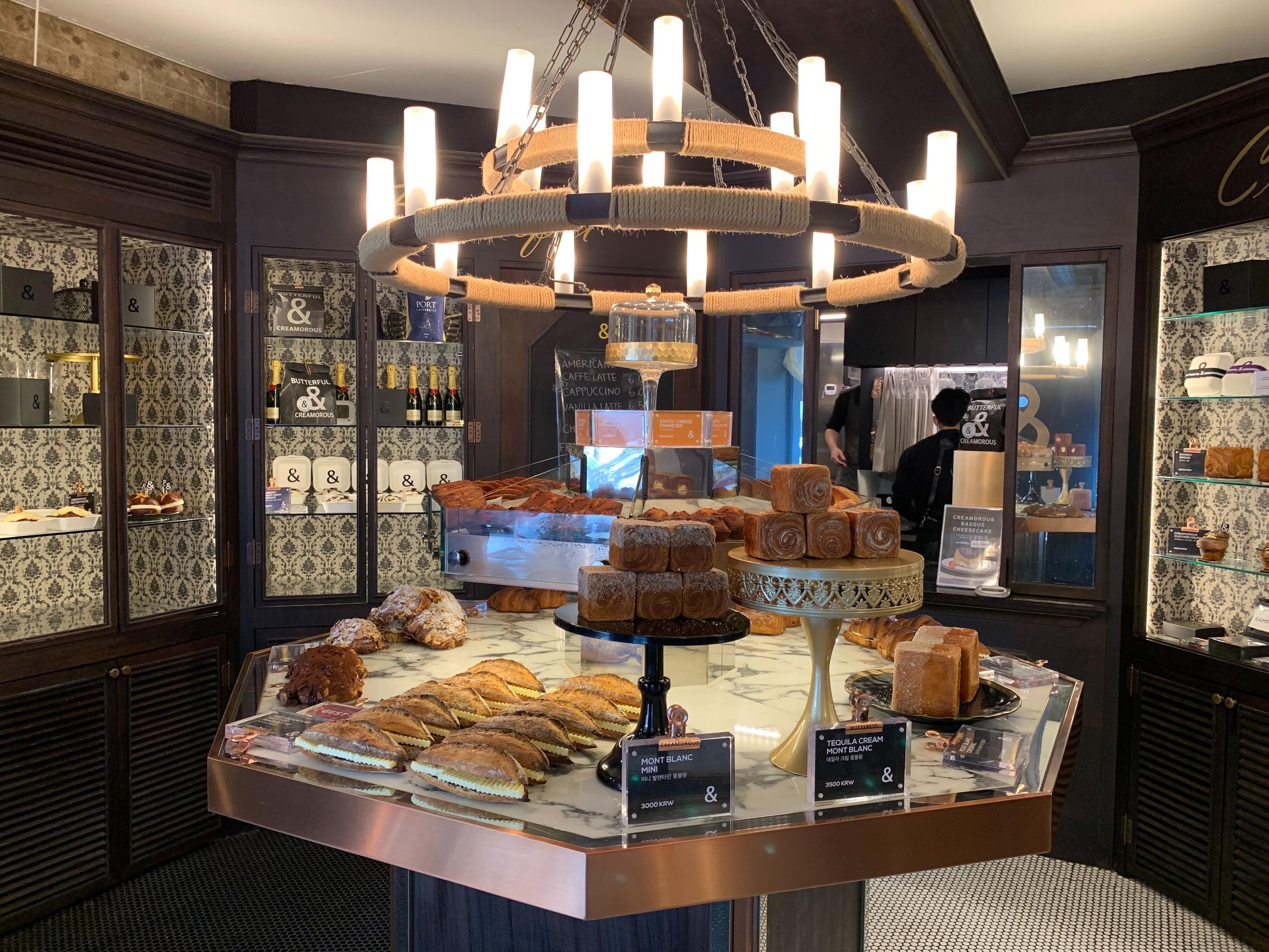 韓国カフェ　韓国ベーカリーカフェ　韓国ベーカリー　狎鴎亭　狎鴎亭ロデオ　韓国カフェ　BUTTERFUL＆CREAMOROUS　韓国美味しい物　韓国美味しいデザート