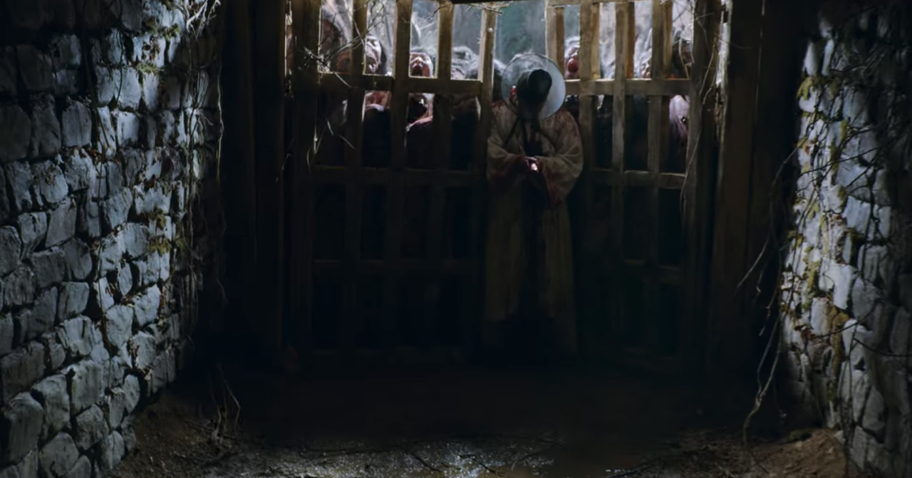 韓國的古裝喪屍劇集場景，表現了獨特的驚悚氛圍和細緻的佈景設計。