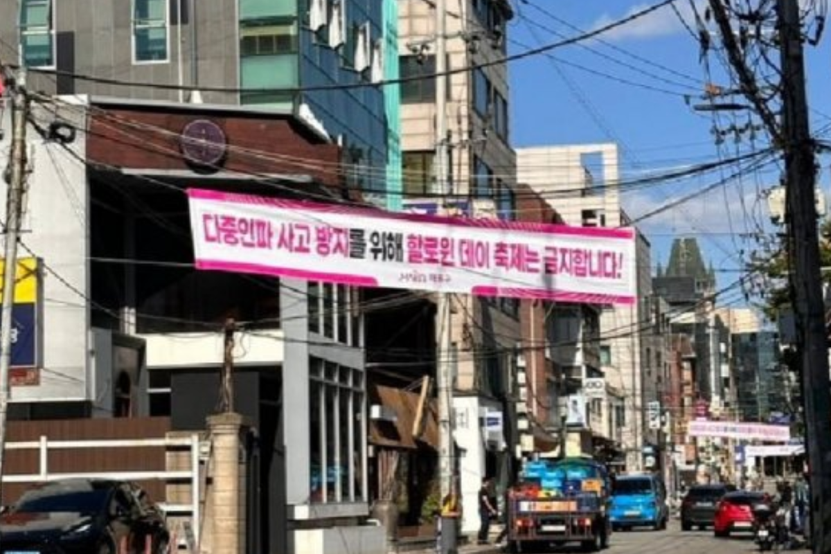 韓國某公園裡的萬聖節裝飾和南瓜氣球