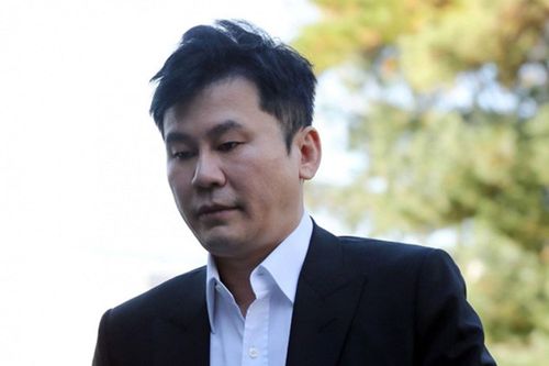 หยาง ยุนซอกอดีตประธานค่าย YG Entertainment ถูกศาลตัดสินโทษในข้อหาละเมิดกฏหมายการพนันระหว่างประเทศ ศาลมีคำสั่งปรับเงินเป็นจำนวน 10 ล่านวอน1
