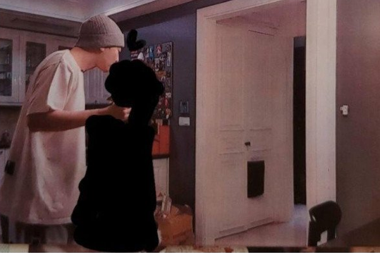 韓國知名偶像EXO成員與前女友合照，與事件相關的關鍵圖像。