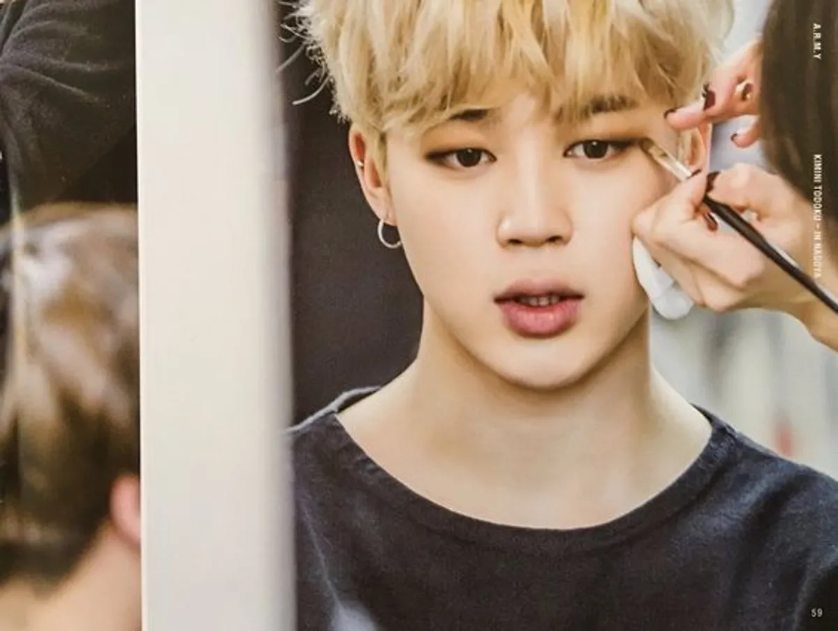 เซ็ตการแต่งหน้าสำหรับถ่ายแฟชั่นของ K-Pop ไอดอลสไตล์เกาหลี, เครื่องสำอางและแปรงแต่งหน้าที่ใช้ในอุตสาหกรรมบันเทิงเกาหลี