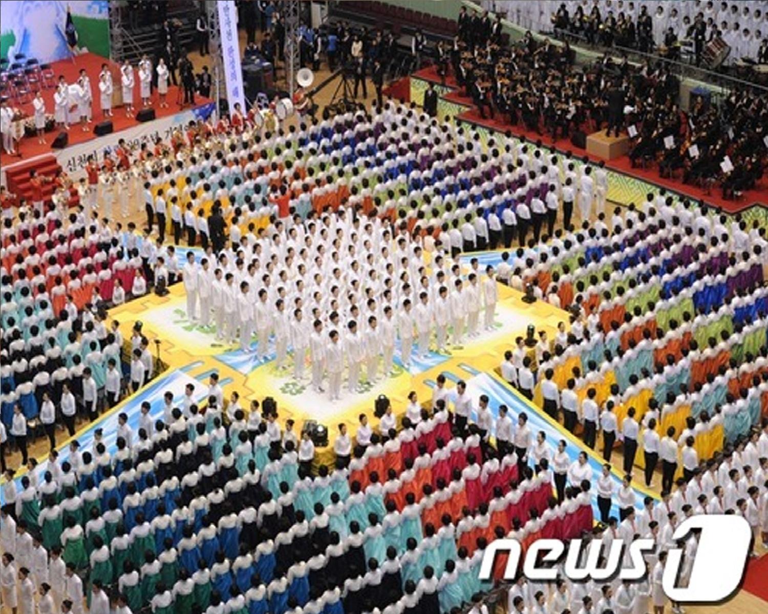 corona hàn quốc giãn cách xã hội covid19 nhà thờ thụ tập siêu lây nhiễm