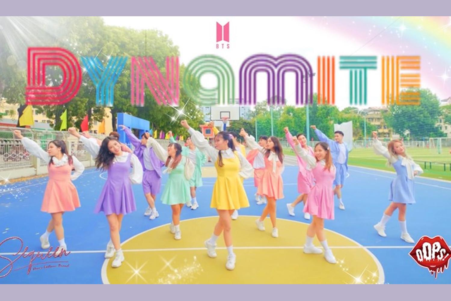 Nhóm nhảy Oops Crew trong trang phục màu sắc biểu diễn cover Dynamite của BTS trên sân bóng rổ.