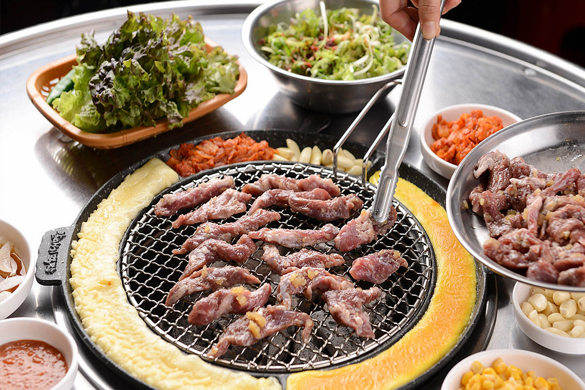 孔德市場內吸引人的豬橫膈膜肉一條街，韓式燒烤必去