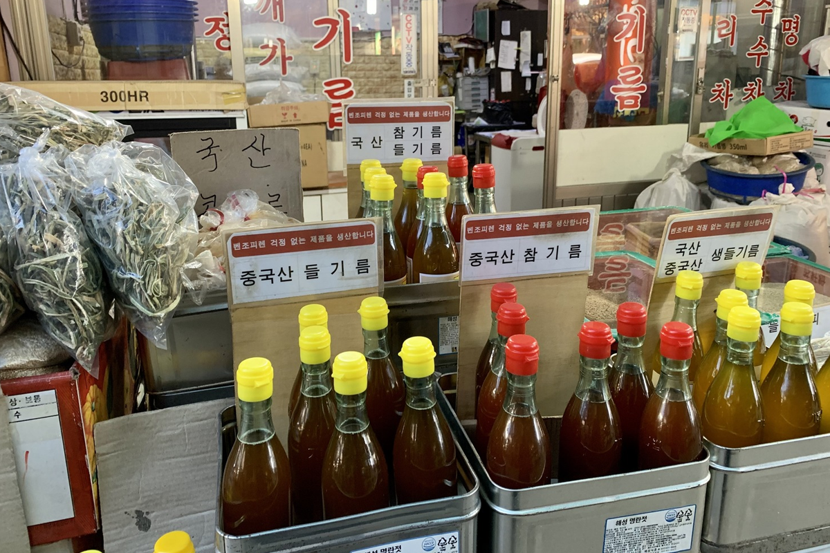 臺灣旅客拍攝的孔德市場內部，展示著各式韓國飲食文化