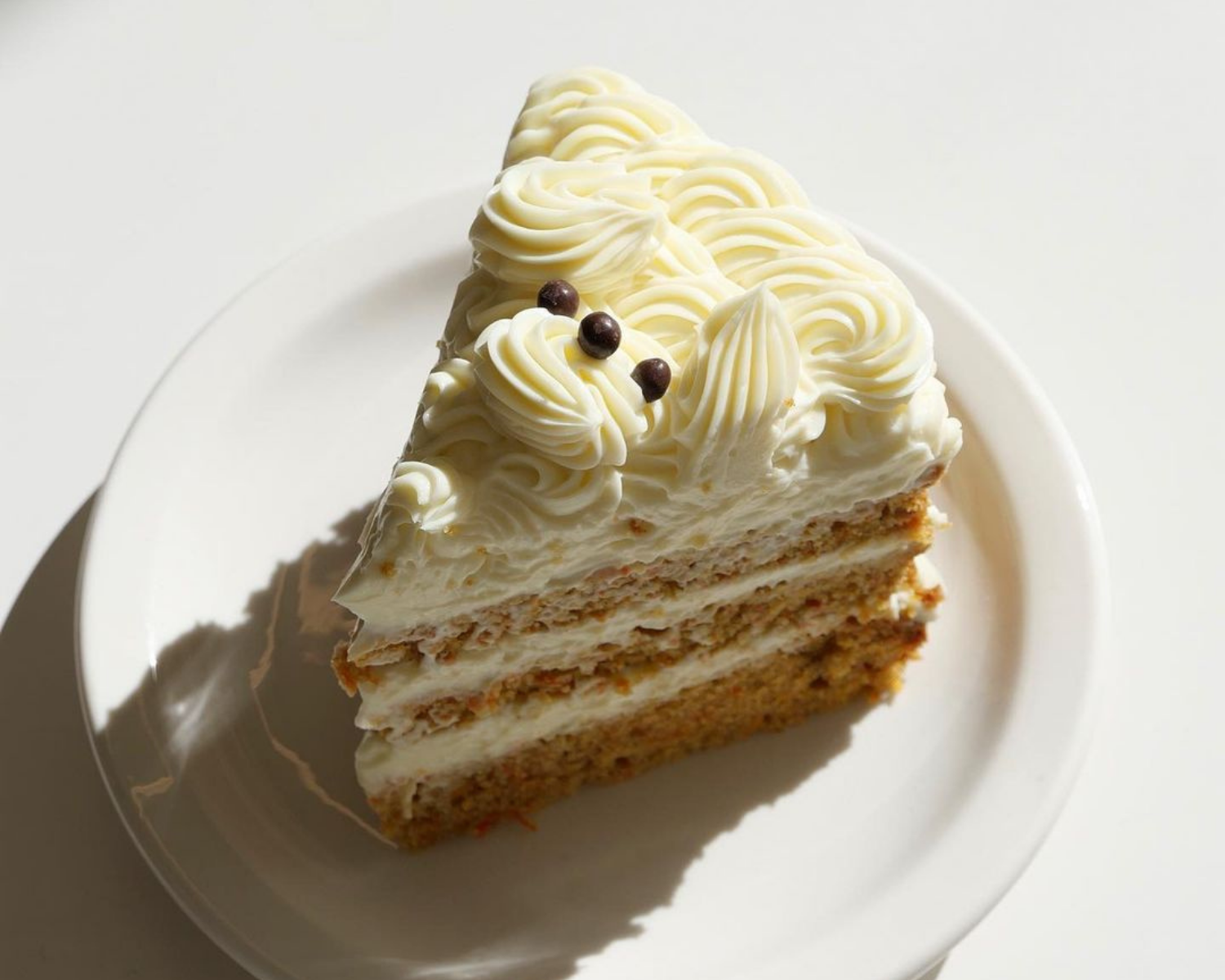 韓国カフェ、スイーツ、カフェ、デザート、ケーキ、犬、動物、キャロットケーキ