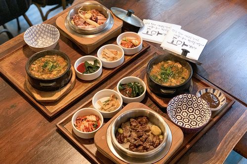 Các món chính ở nhà hàng Hàn Quốc