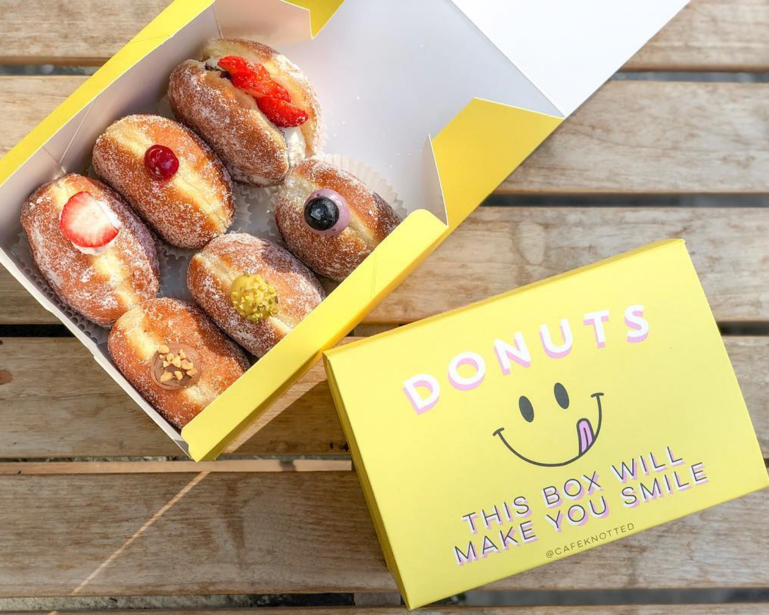 韓国カフェ、ドーナツ、CafeKnotted