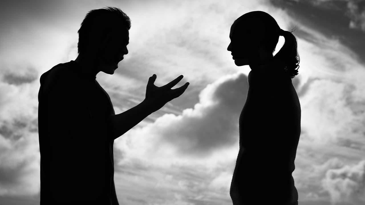 กล้อง CCTV จับภาพชายเกาหลีทำร้ายแฟนอย่างบ้าคลั่ง