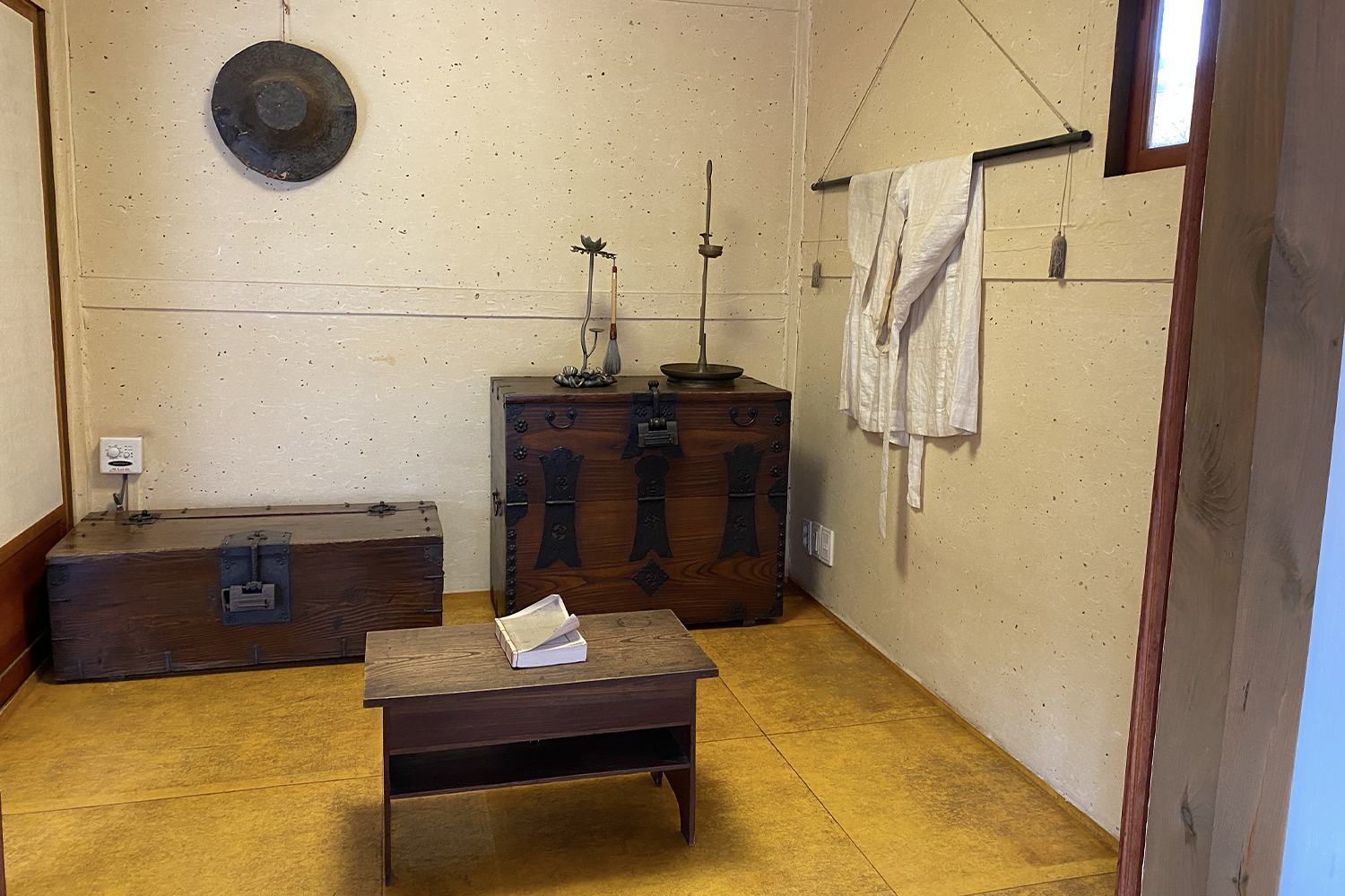 徐相敦古宅内部,家具及物品的复原陈列。