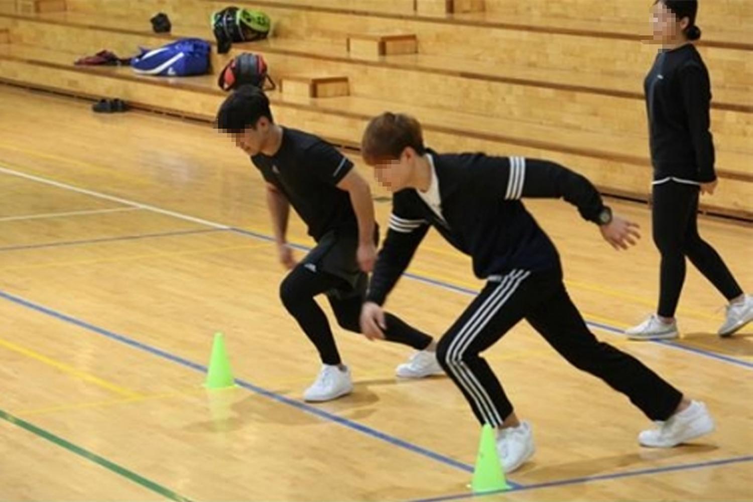 韓國某補習班內，美術專攻的學生正在繪畫。