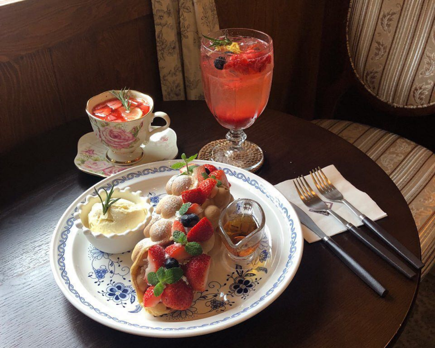 韓国カフェ、カフェ、イクソンドン、益善洞、ワッフル、苺