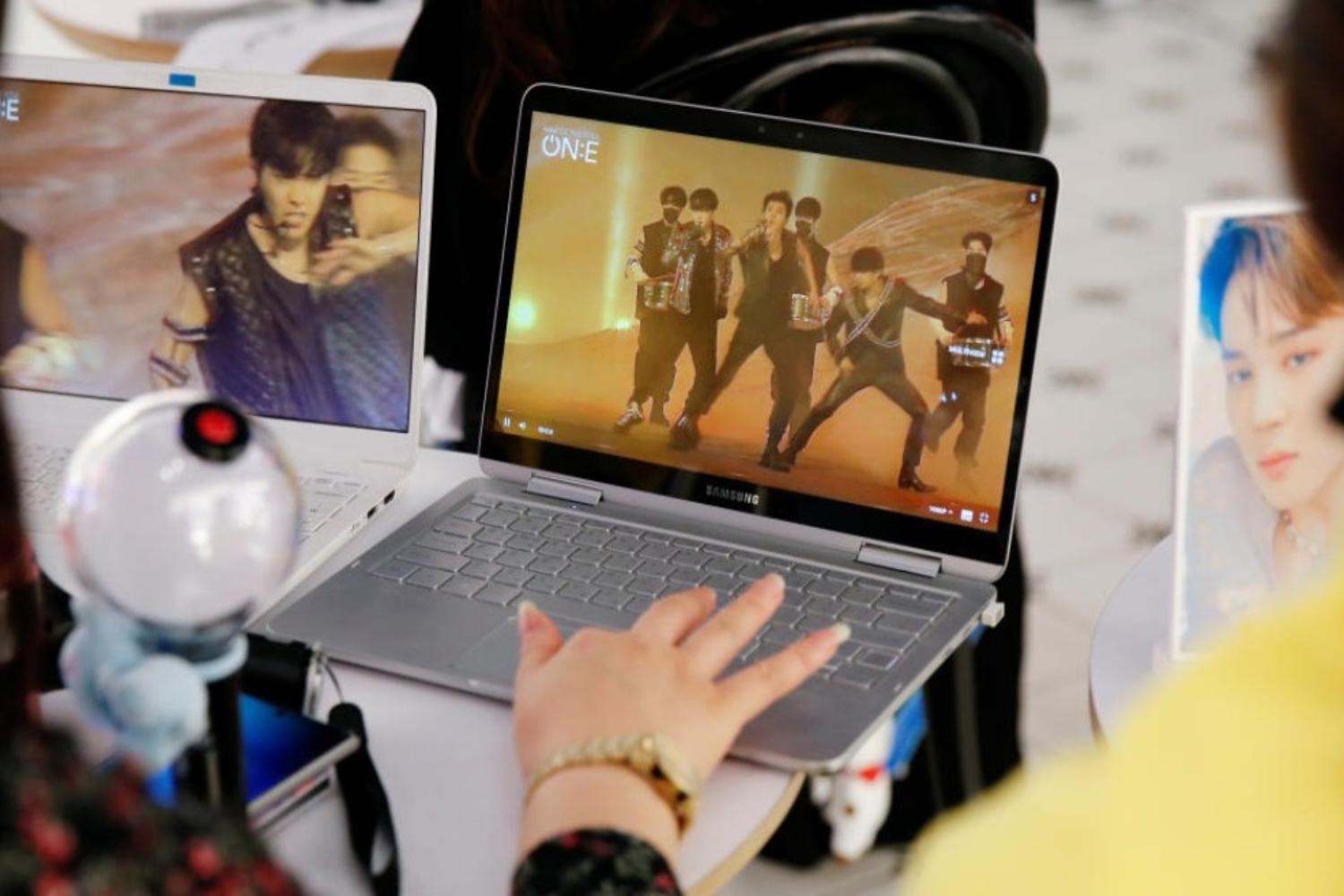 เพราะนังโควิดตัวร้าย! ทำให้คอนเสิร์ต KPOP ต้องถูกจัดในรูปแบบออนไลน์ แฟนคลับทั้งหลายมาเตรียมตัวสนุกกับคอนเสิร์ตออนไลน์ที่บ้านกันเถอะ!5