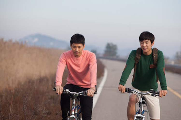 《愛不怕》電影中的角色真摯情感瞬間。