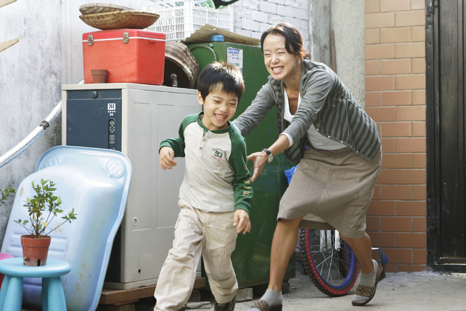 《密陽》電影中表達信仰與現實衝突的場景。