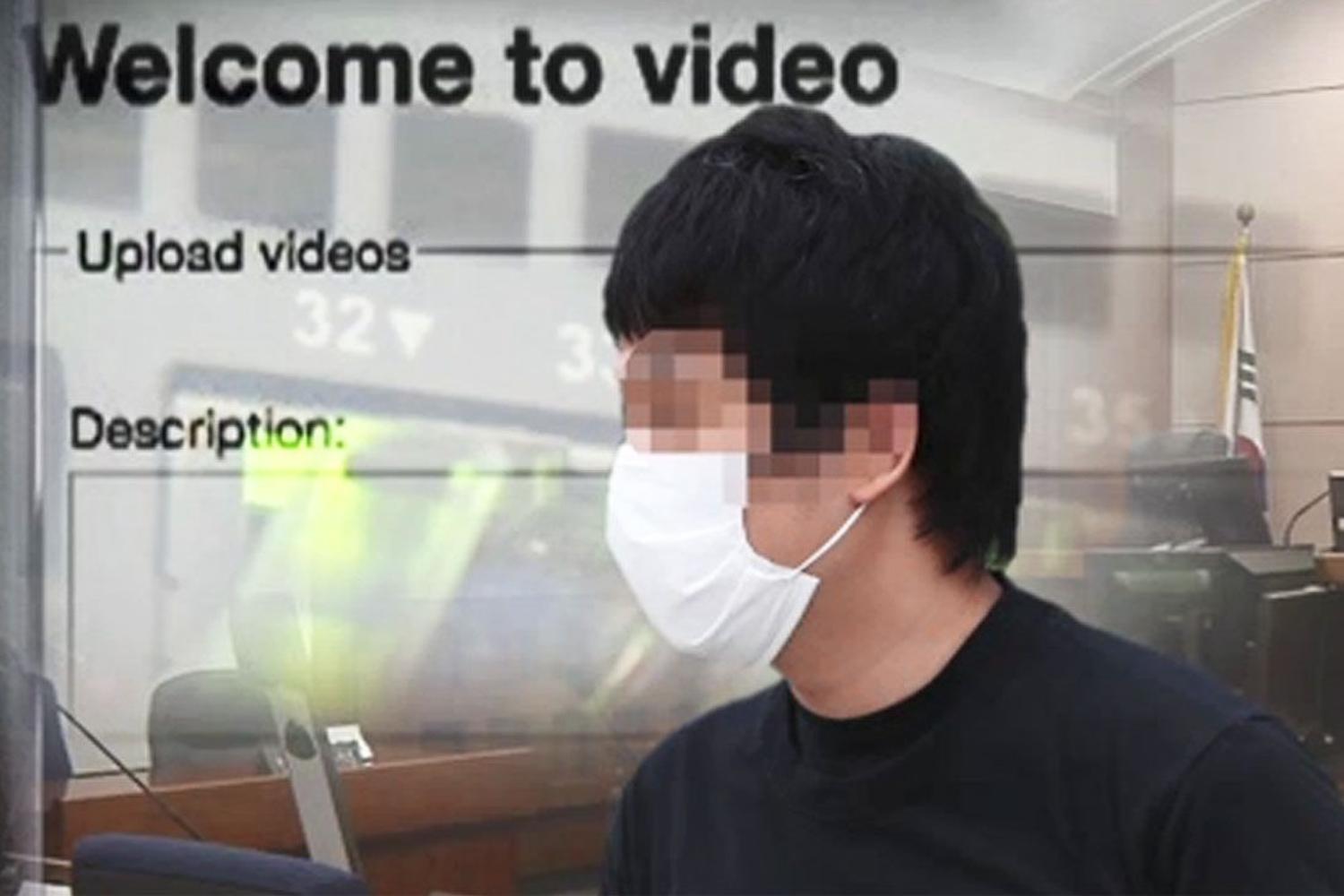 ภาพของบุคคลที่ถูกกล่าวถึงในข่าวเกี่ยวกับเว็บไซต์ลามกที่ยังคงลอยนวลในประเทศเกาหลีใต้ ข่าวนี้เกี่ยวข้องกับการปราบปรามอาชญากรรมไซเบอร์และการละเมิดทางเพศออนไลน์