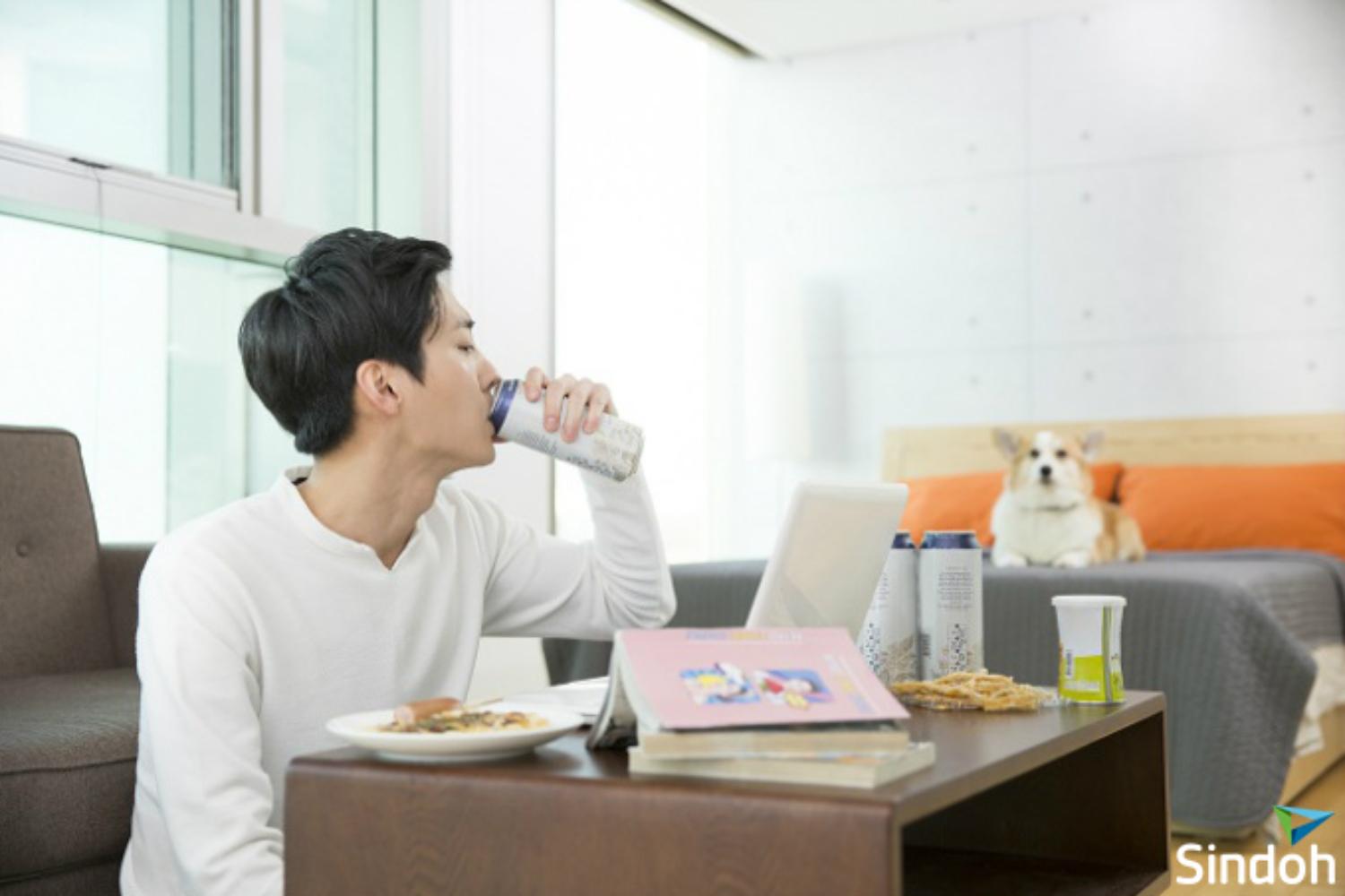 ปกติแล้วคนเกาหลีมักจะกินข้าวร่วมกันเป็นกลุ่มใหญ่ๆ แต่ในปัจจุบันวัยรุ่นเกาหลีเริ่มนิยม