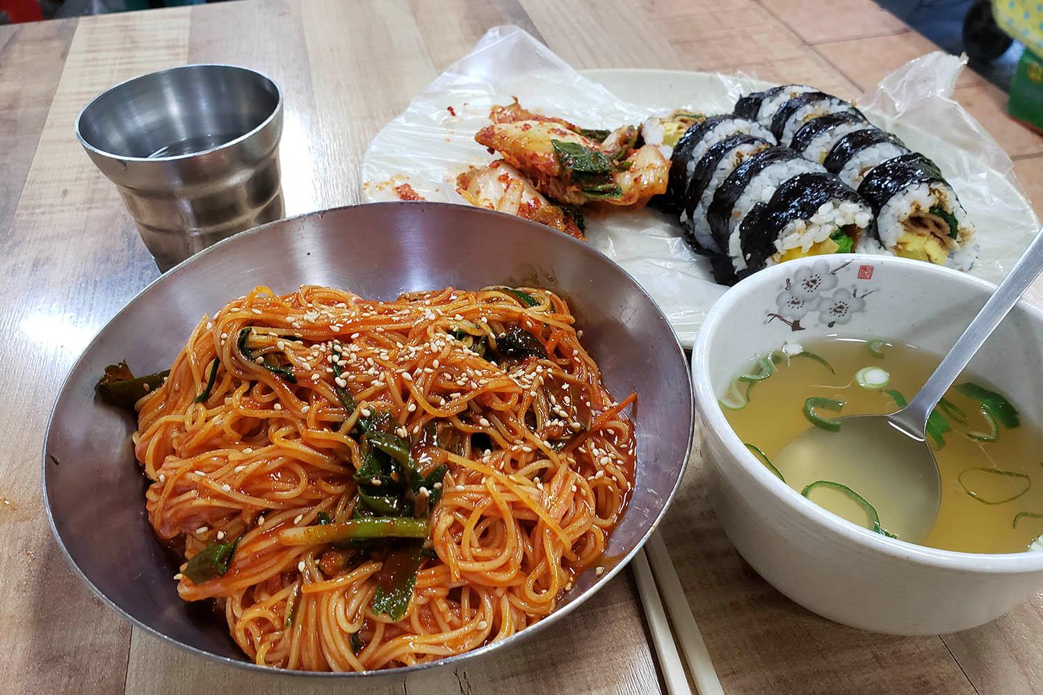Daegu, Seomun Market, Traditional Korean Market, Eden Bunsik, Food, Korean Street Food, gimbab, bibim-guksu
