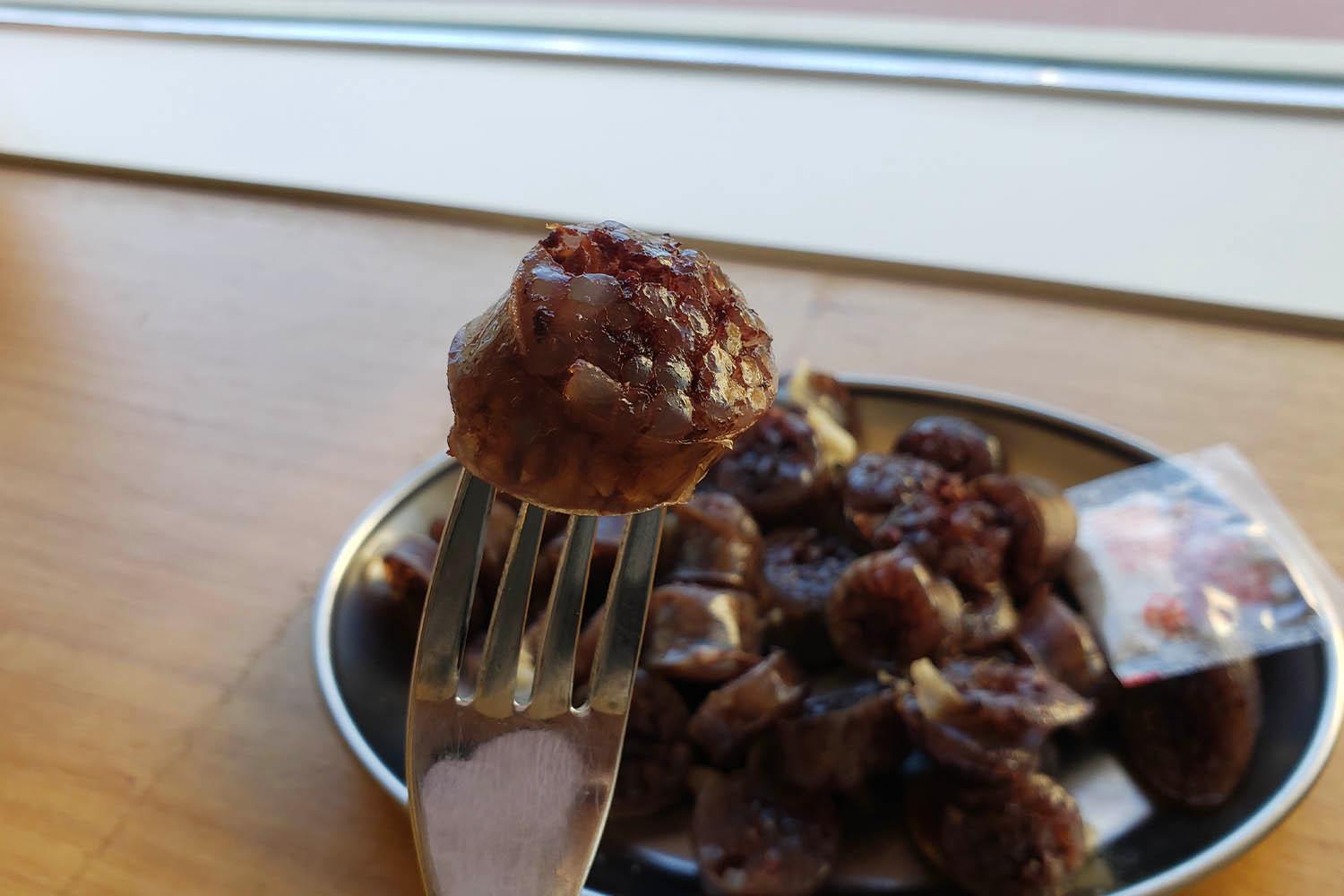 Sundae coreano, salsiccia di sangue, servito al Sinjeon