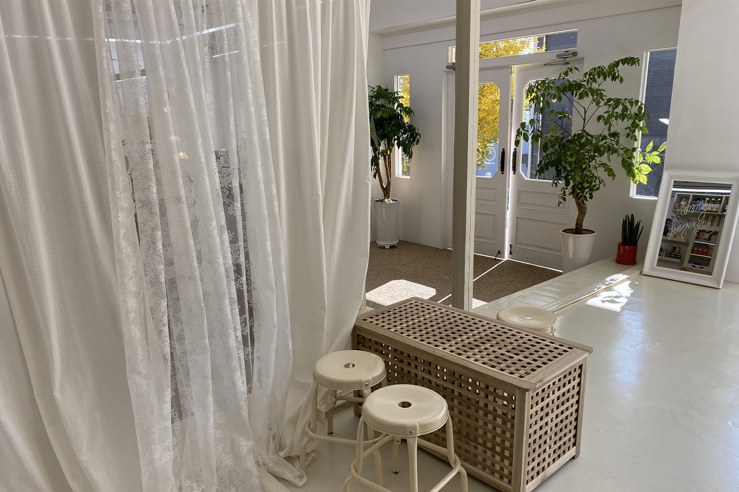rattan table with white chairs inside daegu palgongsan cafe jammy finger