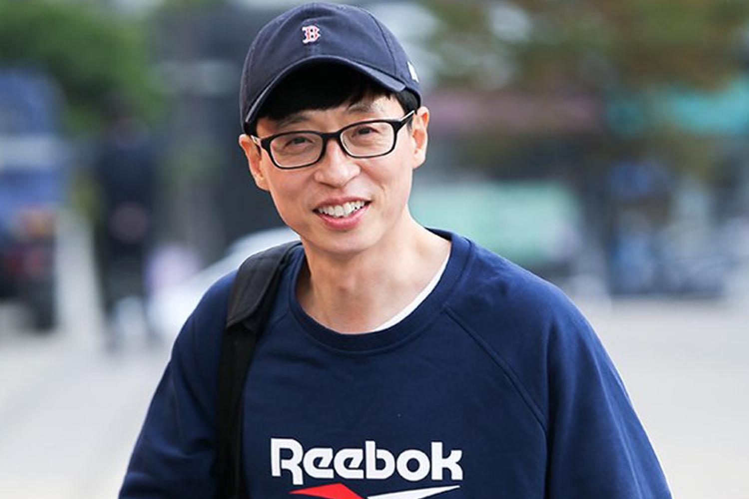 韓國藝人劉在錫穿著運動服外出,展現其堅持運動的生活方式。