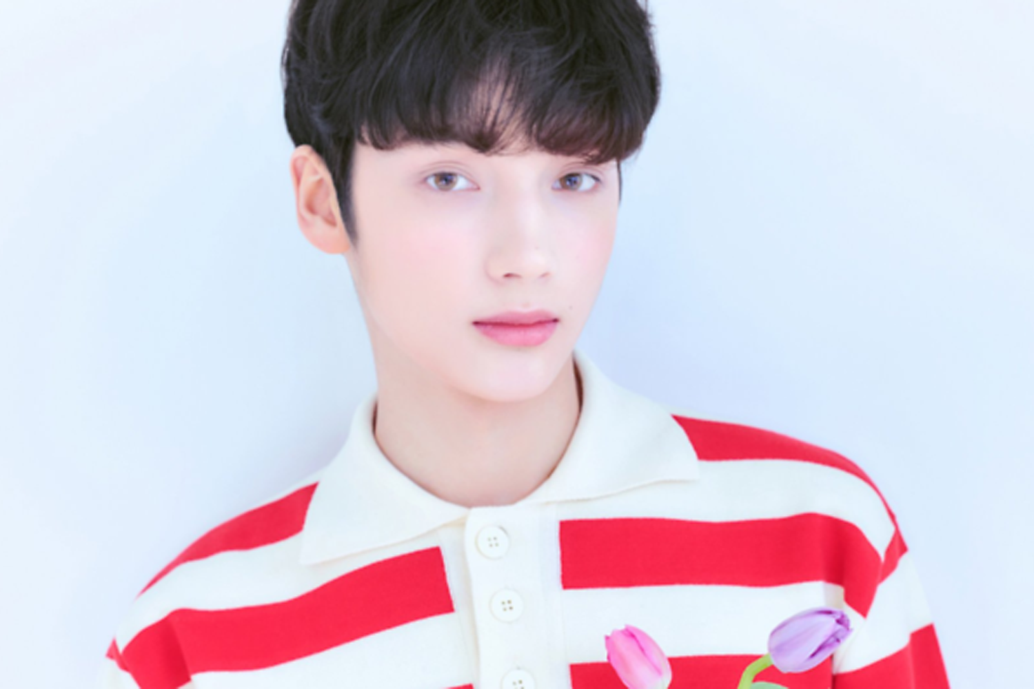 TXT的Huening Kai，混血美韓藝人，同時具備流利的中、英、韓語能力，活躍於BTS的師兄團體中