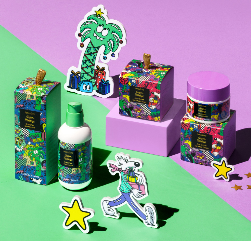 香港中環Innisfree綠茶籽系列聖誕禮盒展示,設計包含童趣風格,顏色使用鮮明的紫色和綠色。