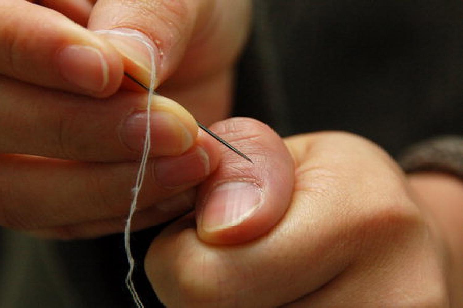 เจาะหัวแม่มือ