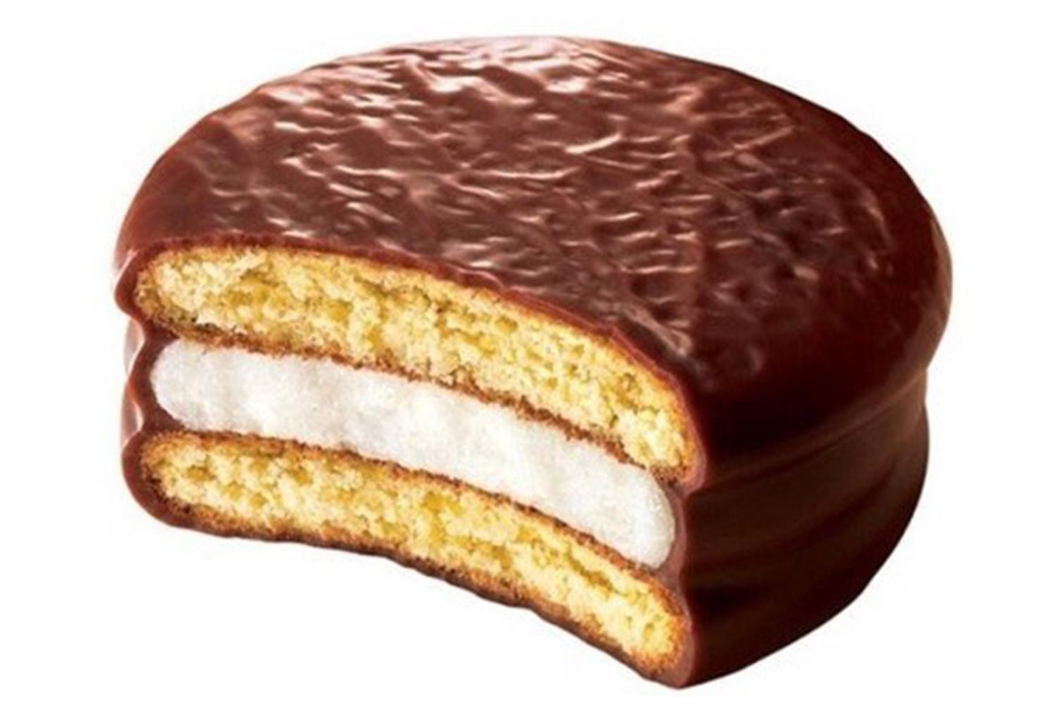 經典韓國零食朱古力批的剖面圖，展示了內部的棉花糖夾層被巧克力包裹，充滿甜蜜誘人。
