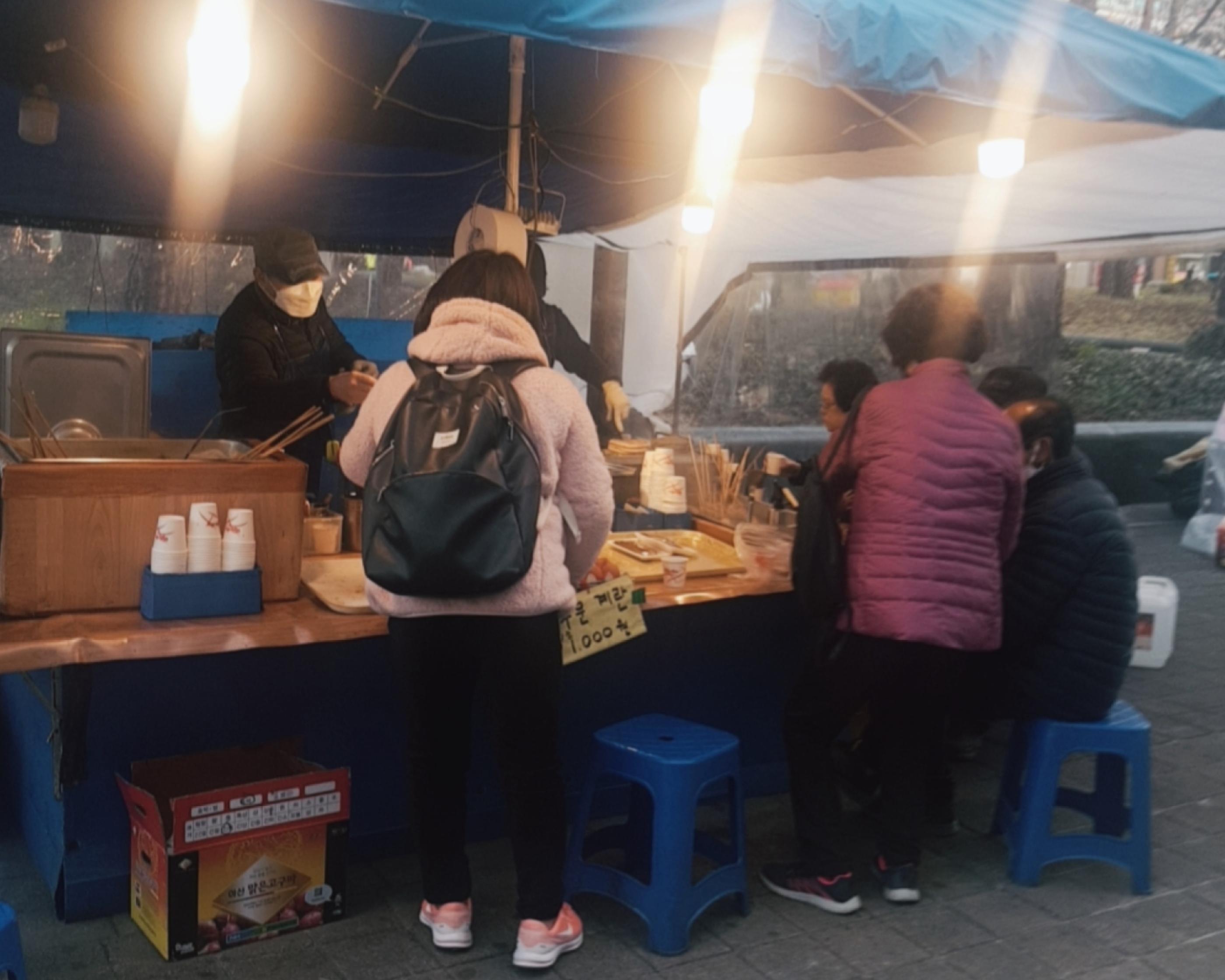 韓国の冬、韓国の果物、韓国ラーメン、韓国の柿、韓国の食後のデザート、カルグクス、チャンチグクス、韓国の麺、グクス、韓国の屋台、韓国おでん、韓国のおでん