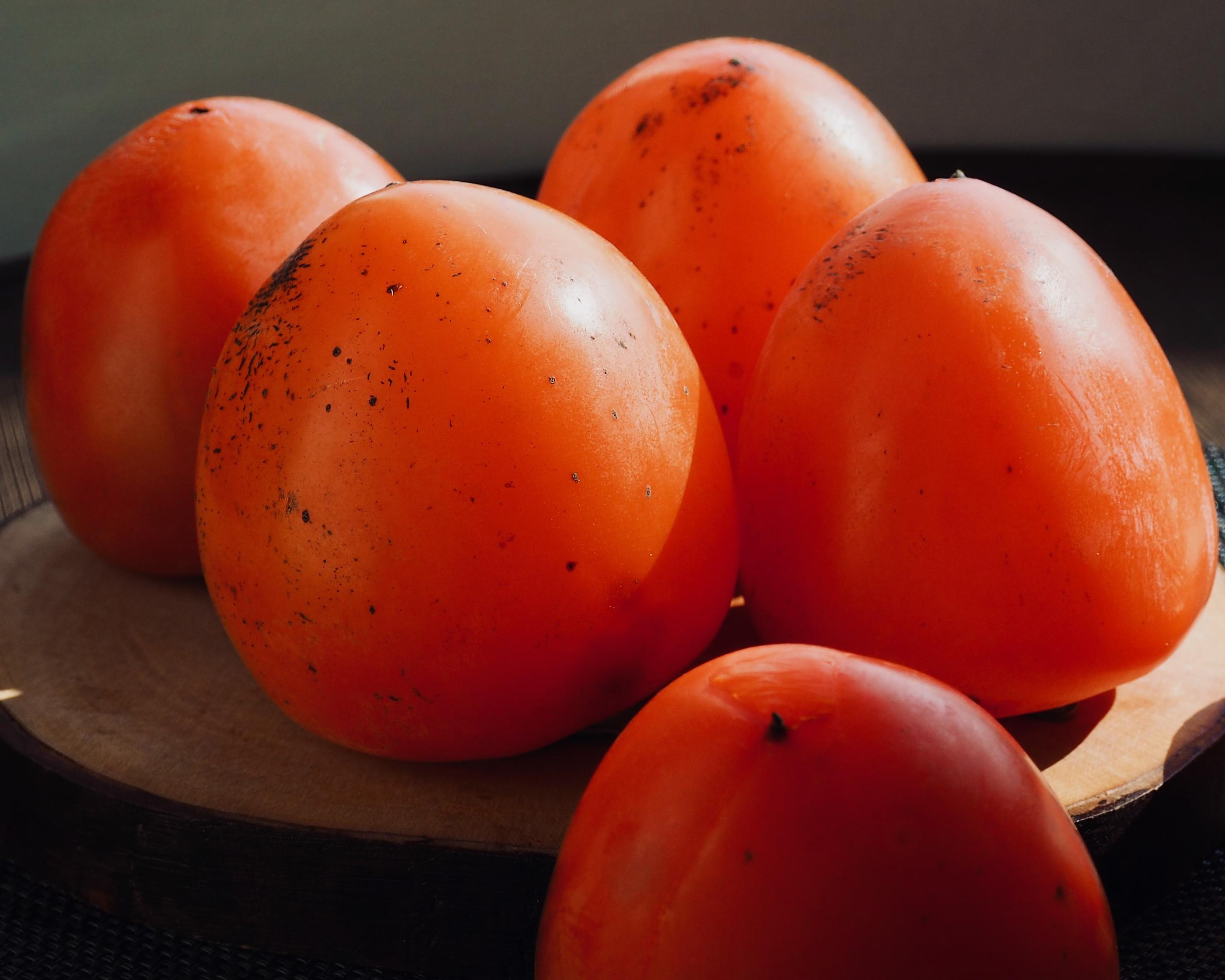 韓国の冬、韓国の果物、韓国ラーメン、韓国の柿、韓国の食後のデザート、ホンシ