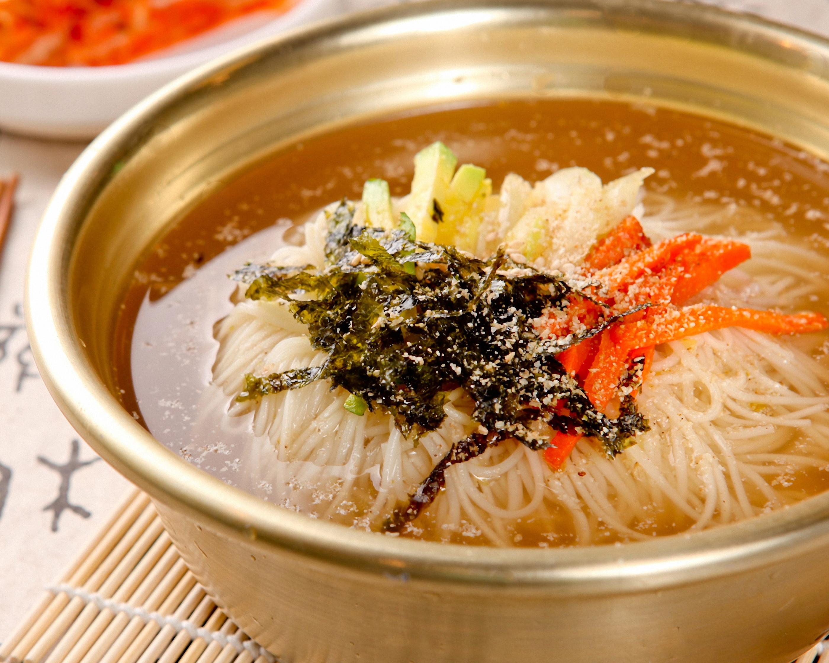 韓国の冬、韓国の果物、韓国ラーメン、韓国の柿、韓国の食後のデザート、カルグクス、チャンチグクス、韓国の麺、グクス