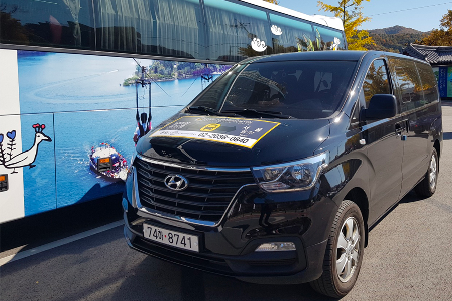 南怡島接駁車的廂型車，提供少量乘客的專用服務。