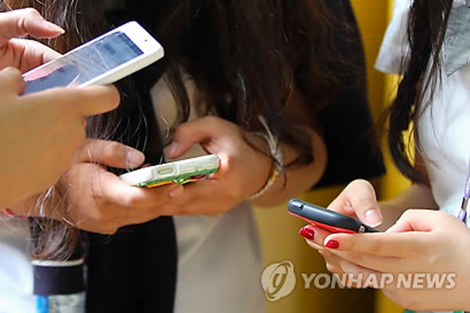 Tại sao thanh thiếu niên Hàn Quốc lại nghiện điện thoại