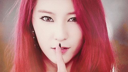 บทสนทนาที่จริงจังระหว่างวัยรุ่น ในบรรยากาศของแนวคิดที่ว่าวัยรุ่นเกาหลีมีสิ่งที่ไม่กล้าบอกพ่อแม่ ซึ่งสะท้อนถึงปัญหาทางสังคมภายในครอบครัวในประเทศเกาหลีใต้