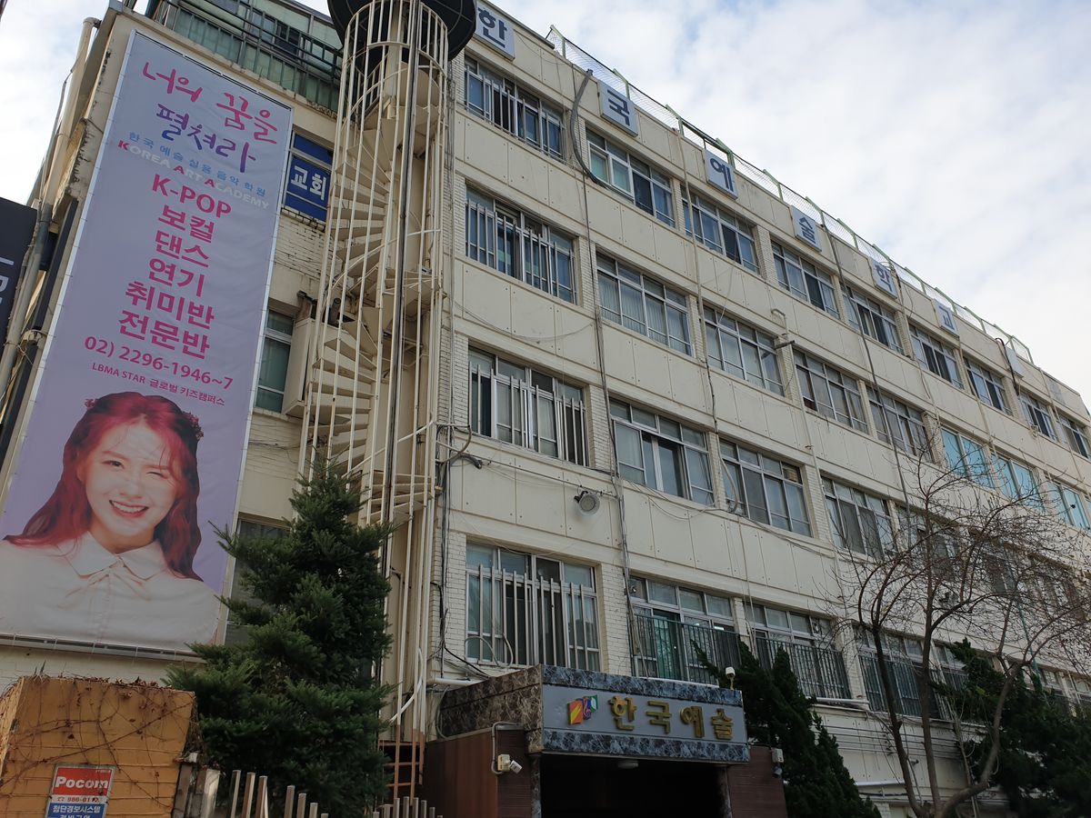 BTSメンバー、BTS、防弾少年団、バンタン、BTS聖地、防弾少年団聖地、バンタン聖地、聖地、ふるさと、出身地、出身校、JIN、SUGA、J-HOPE、RM、JIMIN、V、JUNGKOOK、ジン、シュガ、ジェイホープ、ラップモンスター、ヴィ、ジョングク、ナムジュン、レプモン、ソクジン、ピンクプリンス、ユンギ、ホソク、ホビ、ジミン、ジミナ、ジミンちゃん、テテ、テヒョン、てっちゃん、ジョングギ、グク、グギ、BTS卒業写真、バンタン卒業写真、防弾少年団卒業写真、卒業写真、BTS妄想、BTSアルバム、シーズングリーティング、東天紅、韓国中華料理、卒業式、入学式、普成中学校、普成高校、セリュン小学校、世輪小学校、ポソン、ソウル公演芸術高校、韓国芸術高校、韓国芸術学校、アックジョン高校、狎鴎亭高校、エピソード、クリエイトリップ、BTSツアー、バンタンツアー、防弾少年団ツアー