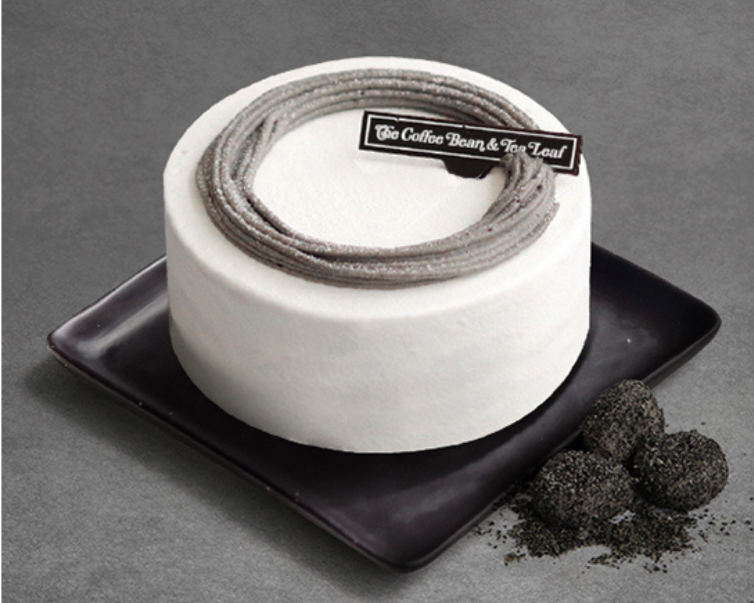 コーヒービーン、黒ごまケーキ