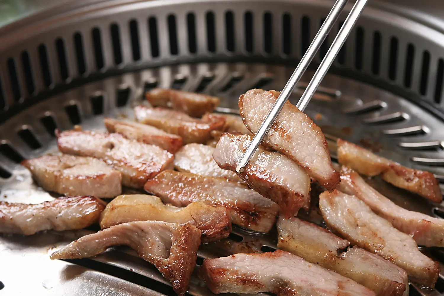 韓国のハンジョンサル、豚の首から肩にかけての希少部位。弾力のある肉質で、コクのある味わいが特長。価格は少し高めです。