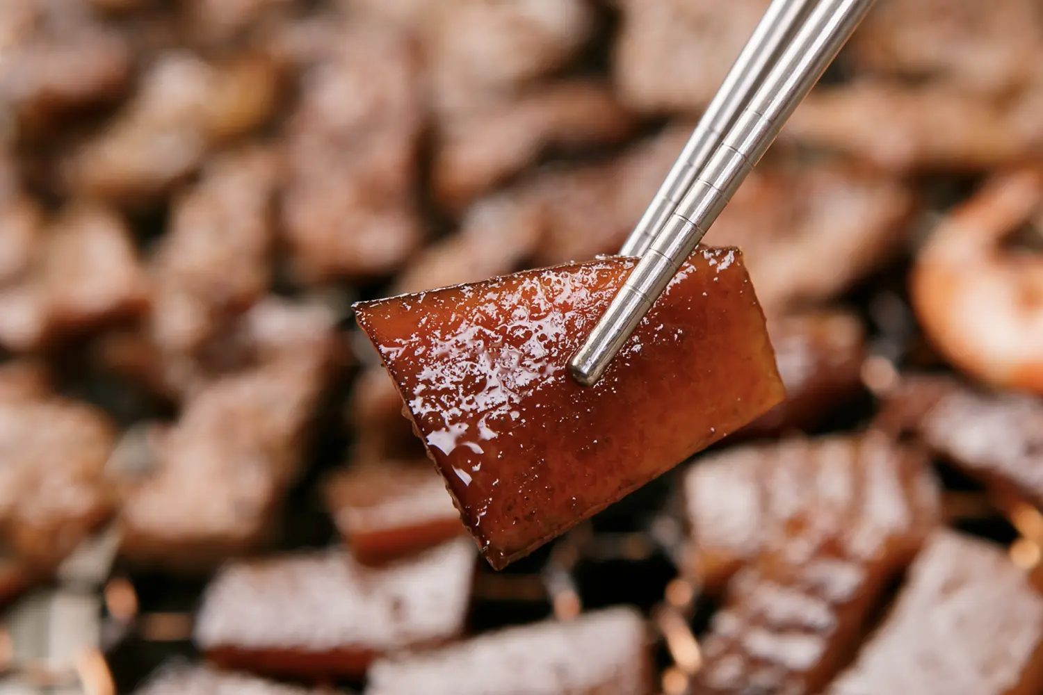 ぷるぷるで弾力のあるコッテギ（豚の皮）。柔らかな香ばしさとコラーゲンたっぷりの食感が女性に人気の焼肉。