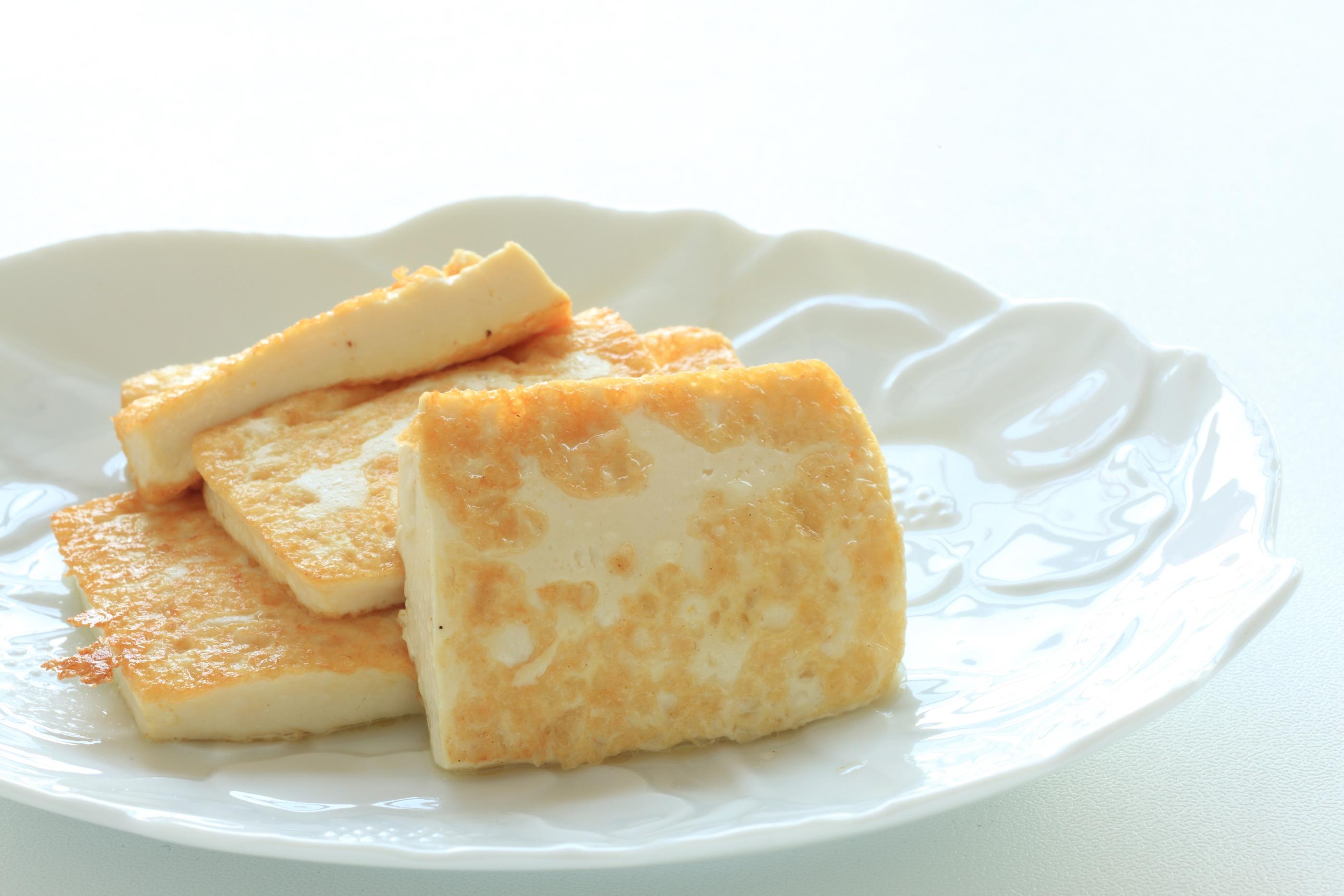 タッポックンタン、韓国料理、韓国の家庭料理、オンマ、韓国のタン、ビビンバ、ビビンパ、ケランフライ、目玉焼き、韓国の豆腐、ドゥブブッチム、豆腐ブッチム、韓国の豆腐焼き、韓国風豆腐焼き