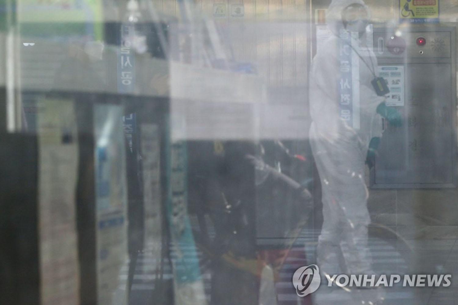 ถึงแม้ว่าเมื่อวันเสาร์ (5) ที่ผ่านมาได้มีการตรวจหาเชื้อโควิดในจำนวนที่น้อยกว่าวันธรรมดา