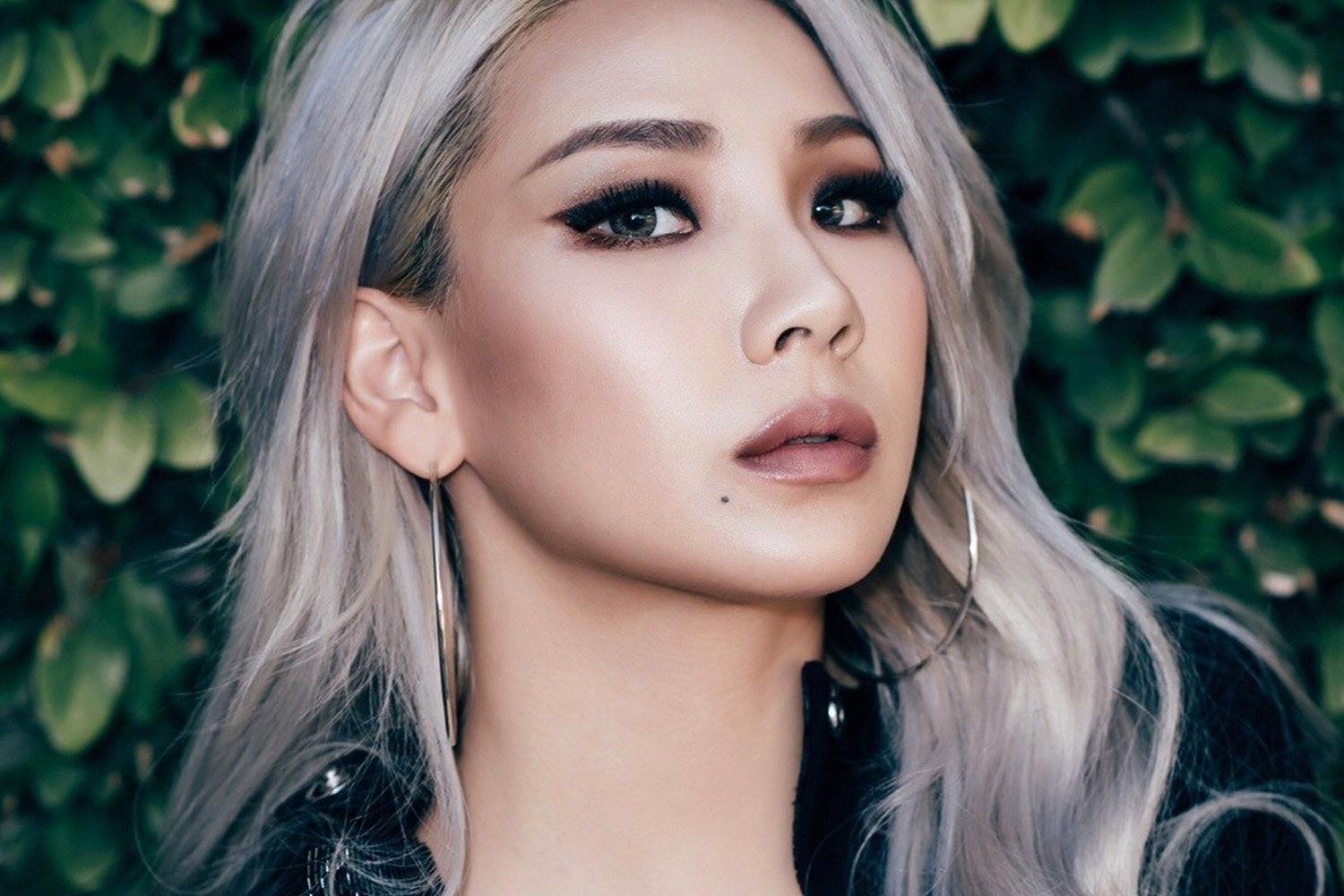 Lông mày cong nhẹ