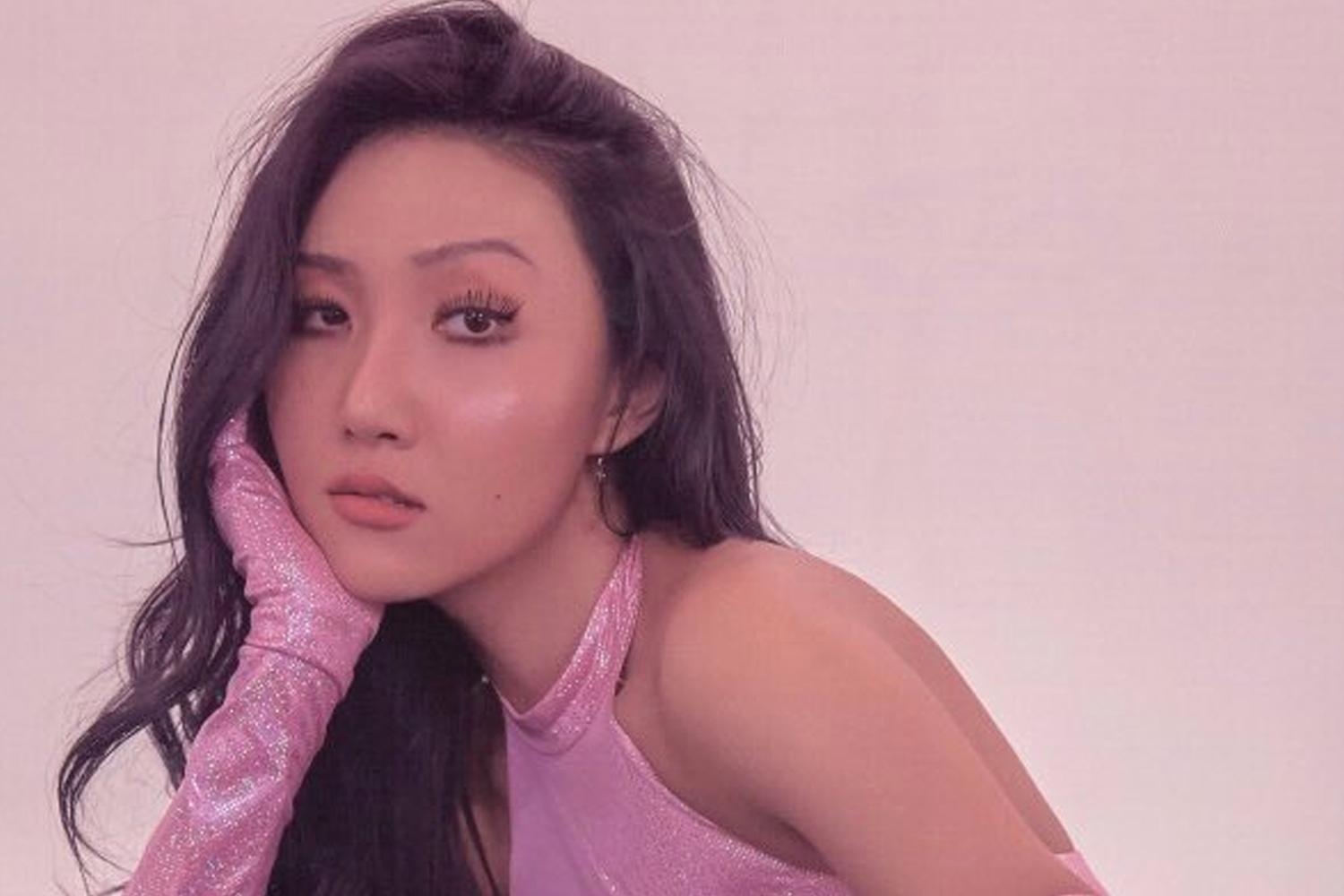 Lông mày cong và mỏng