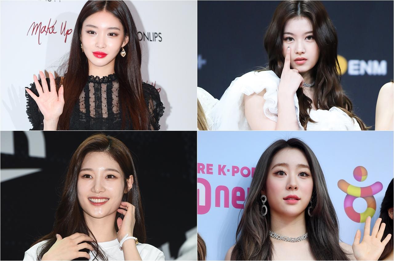 韓国の女性K-popアイドルグループのメンバーがイベントでポーズをとっている姿