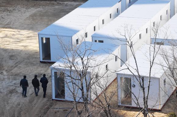 500~600人ずつ溢れる確診者に…結局コンテナ病床を動員