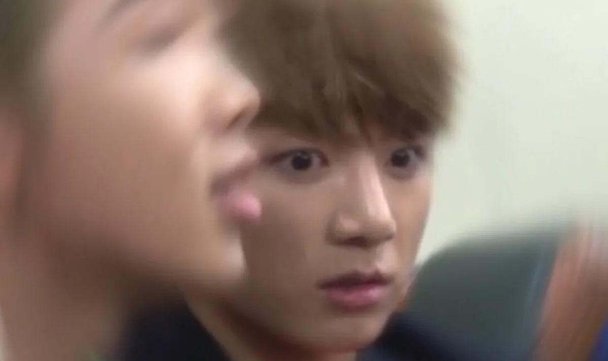 ตู้เก็บของในสถานีรถไฟฟ้าใต้ดิน เกาหลีใต้ มีป้ายประกาศบริการต่าง ๆ ของสถานี