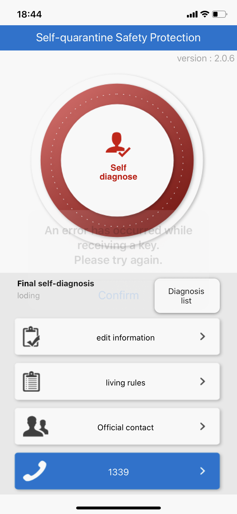 Carnet del Aeropuerto de Incheon sostenido en la mano de una persona.