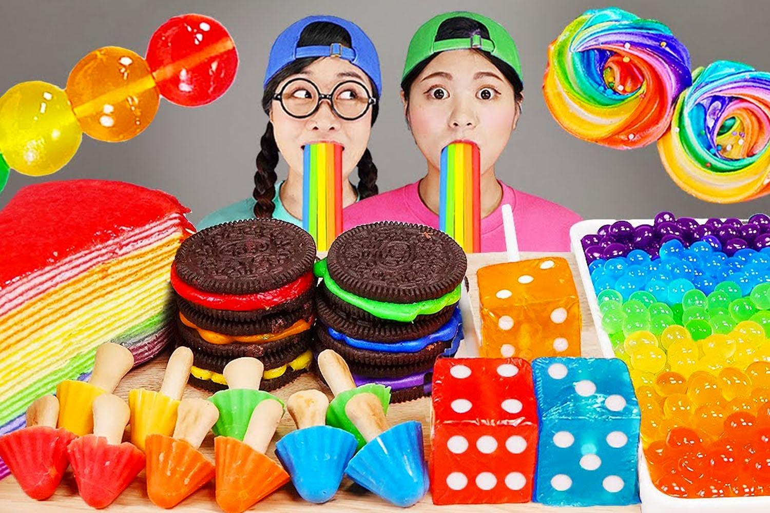 韓國吃播YouTuber第一名Dona的照片，圖片展示她在製作特色吃播影片時的場景，突出她的創意和流行程度。