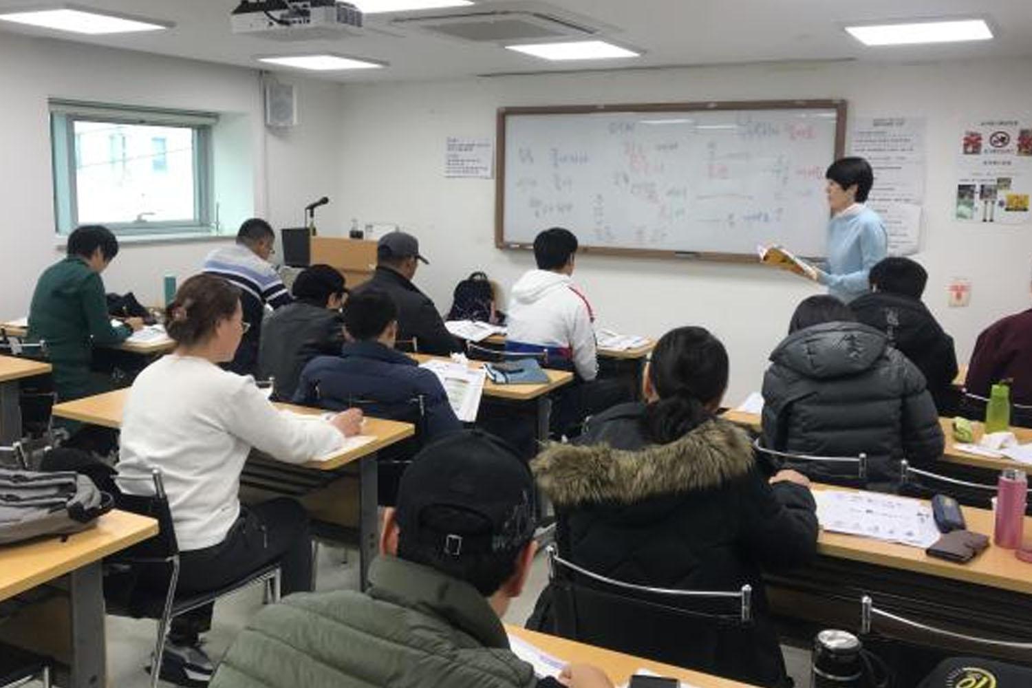 คลาสเรียนภาษาเกาหลีฟรีที่นี่แบ่งออกเป็น ระดับเริ่มต้น 